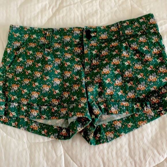 American Rag green floral shorts 9 - Picture 2 of 11